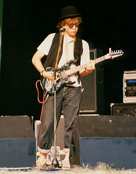 guitar of tr707 in the stadtpark hamburg