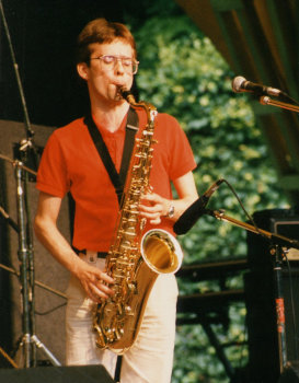 keyboards and sax of tr707 in the stadtpark hamburg